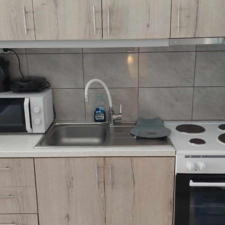 דירות פריסה Anezinas Place מראה חיצוני תמונה