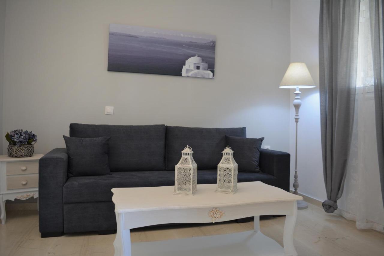 דירות פריסה Anezinas Place מראה חיצוני תמונה