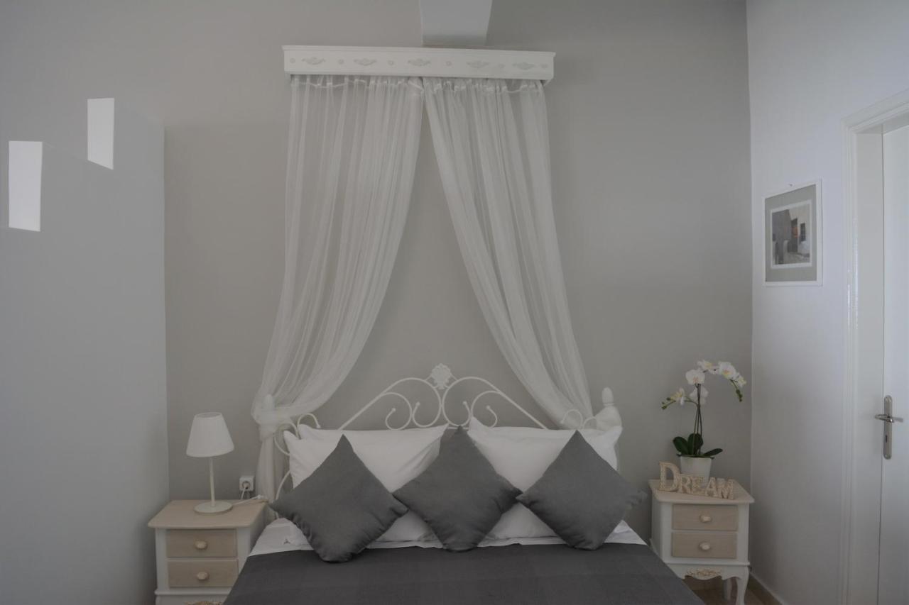 דירות פריסה Anezinas Place מראה חיצוני תמונה