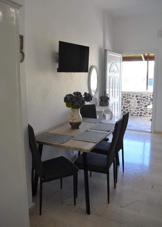דירות פריסה Anezinas Place מראה חיצוני תמונה