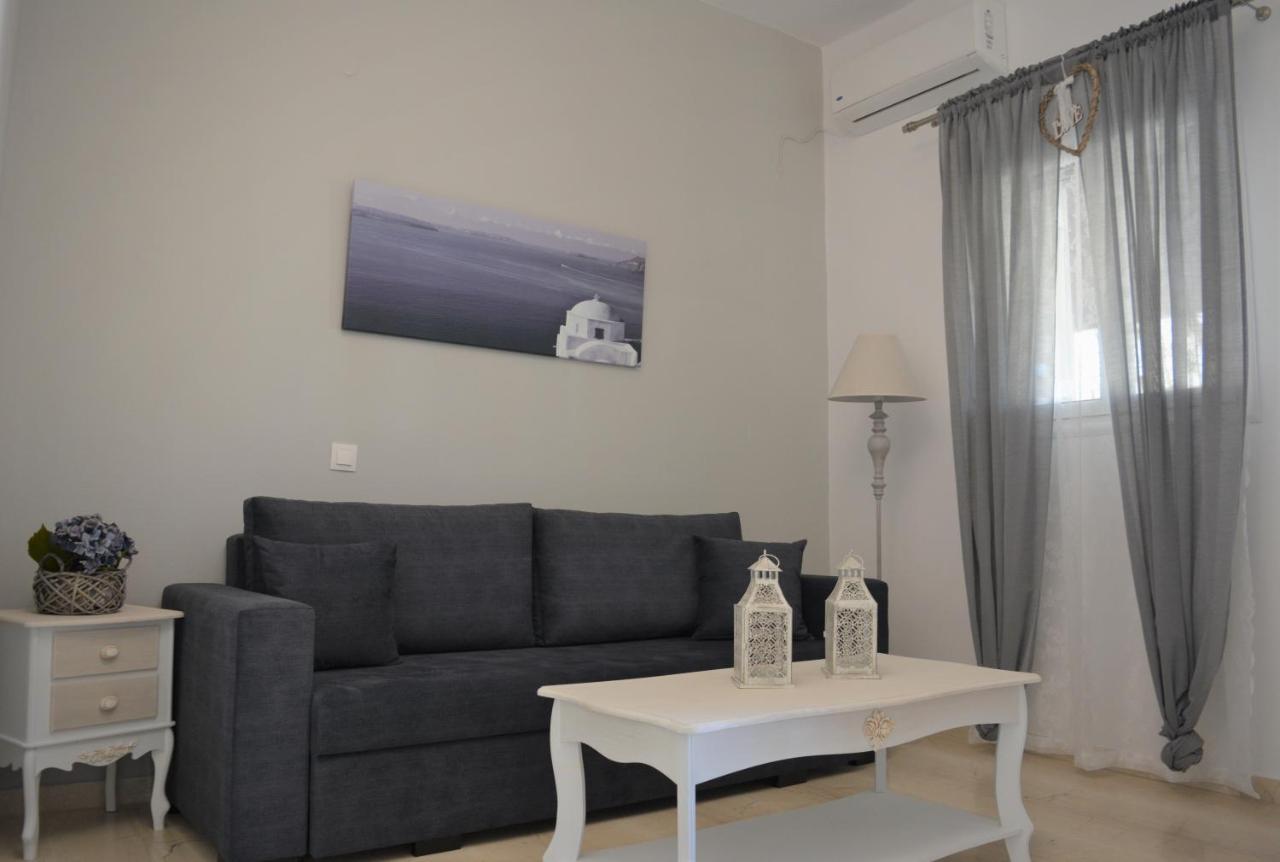 דירות פריסה Anezinas Place מראה חיצוני תמונה