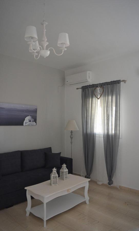 דירות פריסה Anezinas Place מראה חיצוני תמונה