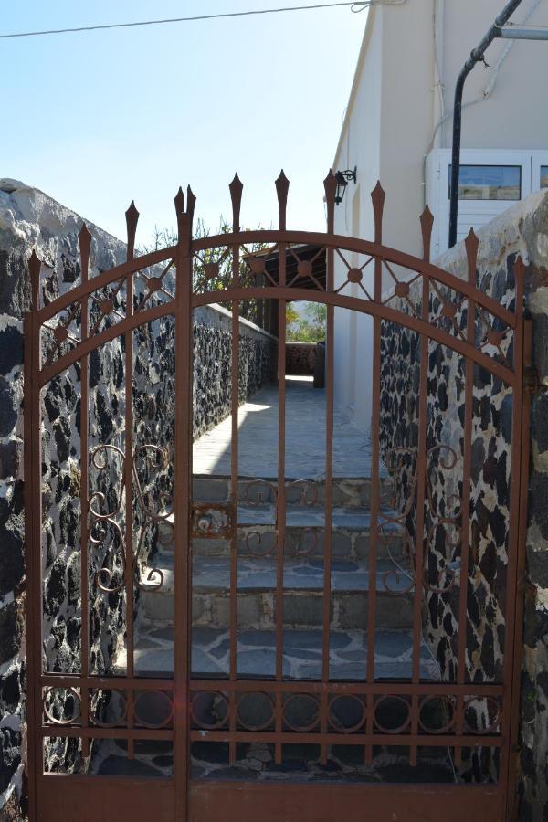 דירות פריסה Anezinas Place מראה חיצוני תמונה