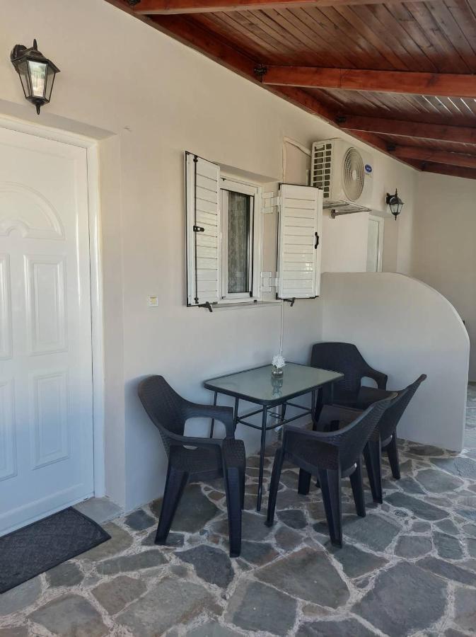 דירות פריסה Anezinas Place מראה חיצוני תמונה