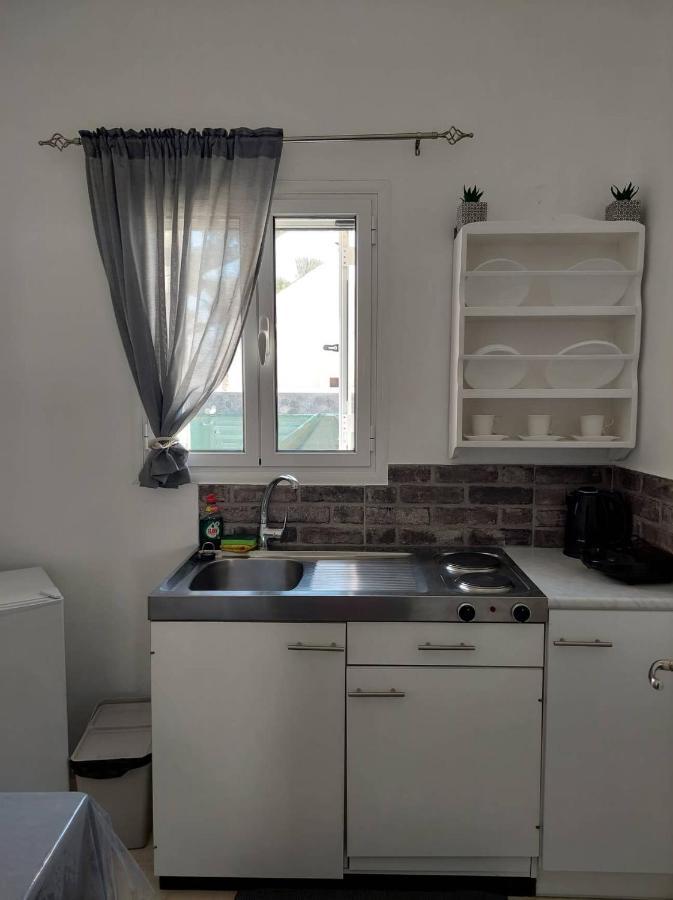 דירות פריסה Anezinas Place מראה חיצוני תמונה