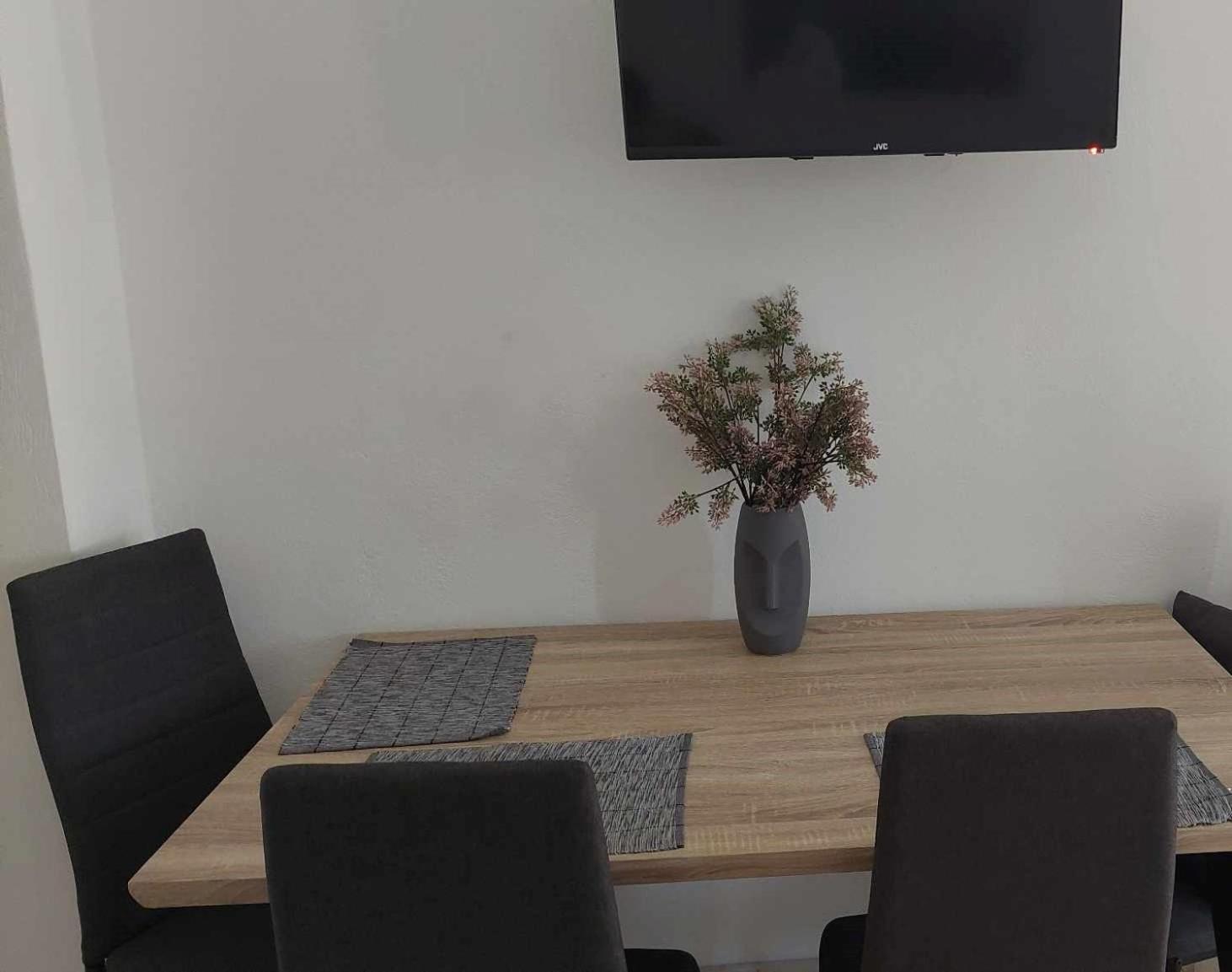 דירות פריסה Anezinas Place מראה חיצוני תמונה