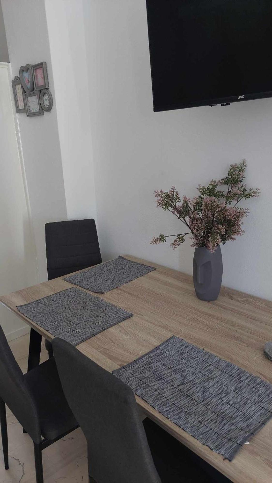 דירות פריסה Anezinas Place מראה חיצוני תמונה